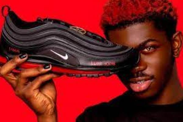 Nike Gugat Artis Lil Nas X dan "Sepatu Setan"