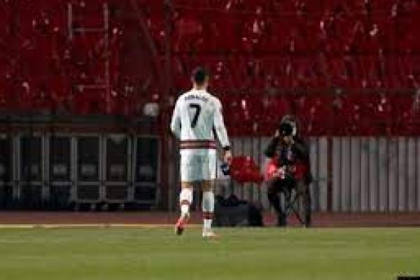 Galang Dana Untuk Bayi Serbia, `Armband` Ronaldo Laku $75.000 