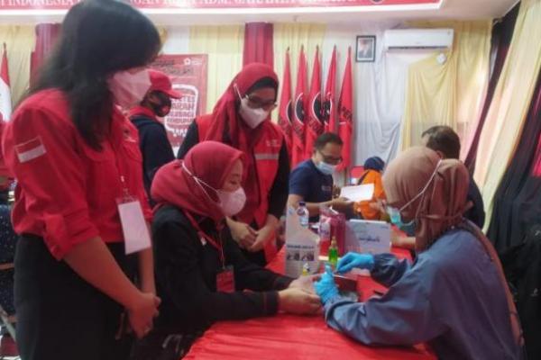 Pora DPD dan DPC PDI Perjuangan Jaksel Gelar Donor Darah Bekerjasama dengan PMI