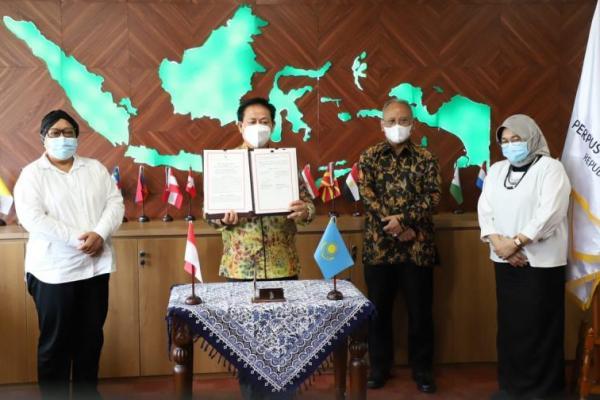 Saling Bertukar Pengetahuan, Perpurnas RI dan Kazakhstan