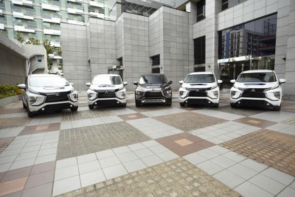  MMKSI Donasikan Lima Xpander untuk Siswa SMK