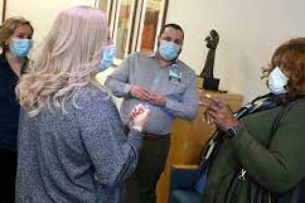 Sejumlah Institusi AS, Inggris Bantu Warga Taklukkan Kesepian