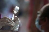 Laju Vaksinasi Covid-19 di Indonesia Melambat Akibat Keterbatasan Stok