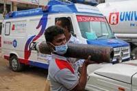 India Catatkan 349 Ribu Kasus Baru Covid-19 di Tengah Kekurangan Tabung Oksigen