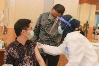 Ribuan Pekerja Media Vaksinasi Dosis II di Balaikota Jakarta