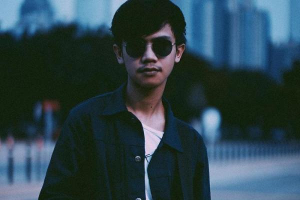 Elang Defrianto Ungkap Emosi dan Perasaannya Melalui Lagu Ragu