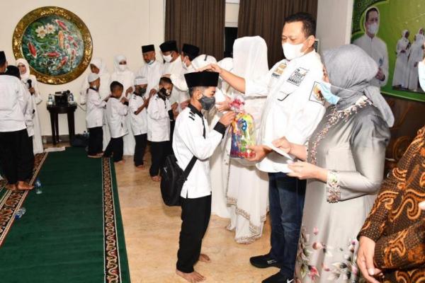 Bamsoet Berikan Santunan Anak Yatim