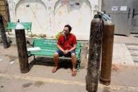 Singapura Kirim Tabung Oksigen Untuk India