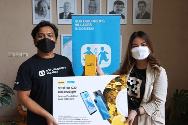 Realme Bagikan Realme C20 Lewat SOS Children`s Villages Indonesia