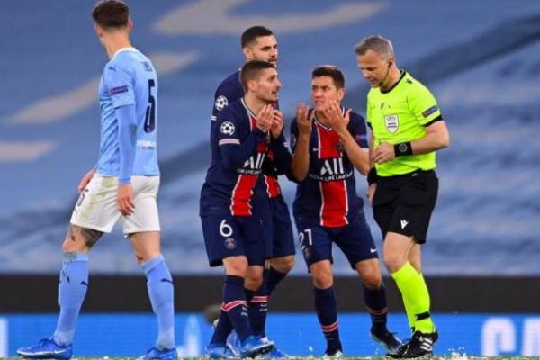 Umpatan Wasit yang Bikin Pemain PSG Mencak-mencak