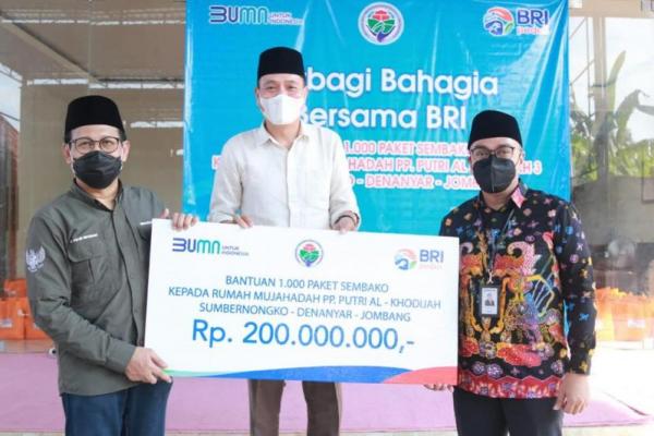 Gus Menteri Salurkan Sembako dan Ajak Terus Terapkan Protokol Kesehatan di Jombang