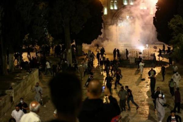 Masjid Al Aqsa Diserang Israel, Ratusan Warga Palestina Terluka