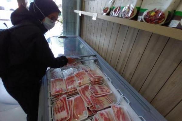 Meat Shop Pasar Mitra Tani Penuhi Kebutuhan Daging Sapi Masyarakat Jelang Idulfitri