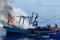 TNI AL Selamatkan 27 ABK KM Sinar Mas Terbakar di Laut Natuna