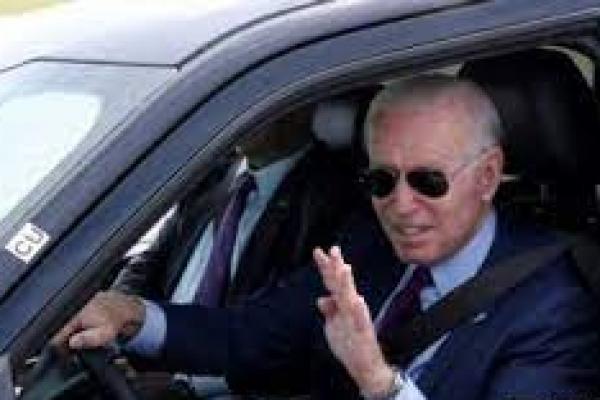 Promosikan Kendaraan Listrik Biden: Kami di Titik Perubahan