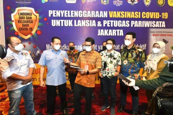 Tinjau Pelaksanaan Vaksinasi Tahap II, Bamsoet: Ini Wujud Gotong Royang Ormas Percepat Vaksinasi
