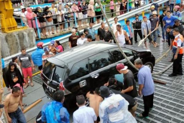 Mobil Jatuh dari Kapal Ihan Batak, Satu Orang Tewas