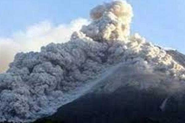 Merapi Luncurkan Awan Panas 1.600 Meter