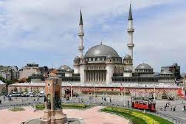 Erdogan Resmikan Masjid di Alun-alun Taksim