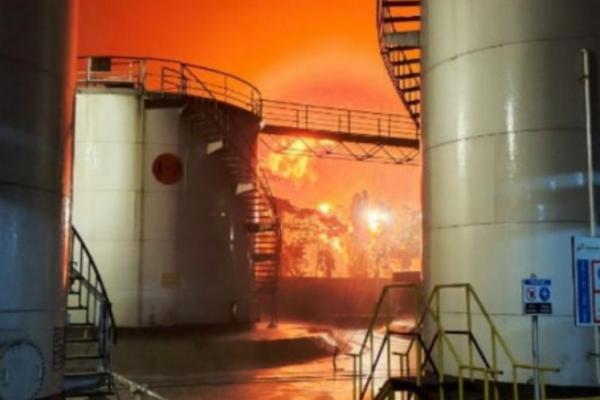 Kilang Minyak Cilacap Terbakar