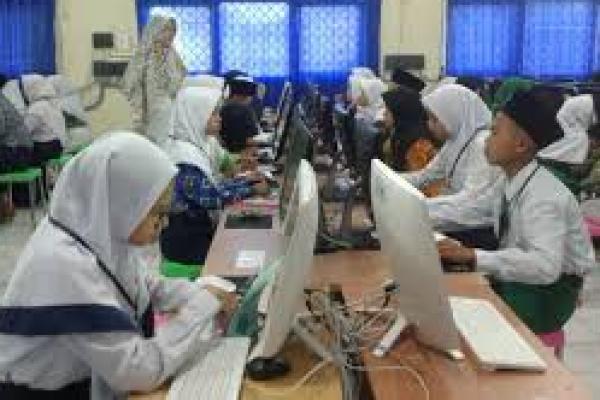 Kemenag Larang Madrasah Gelar PTM di Zona Merah 
