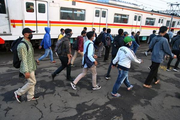      Tiga Hari Tes Swab, 16 Penumpang KRL Positif
