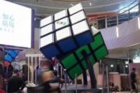 Mal Hong Kong Pecahkan Rekor dengan Membuat Rubik Terbesar Dunia