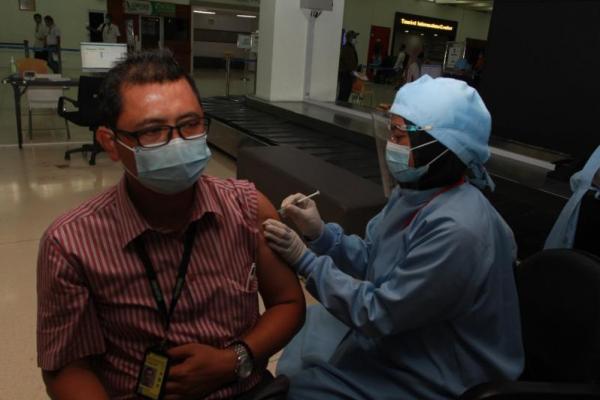 Hari Pertama PPKM Darurat, 570 Orang Vaksinasi di Bandara Soetta