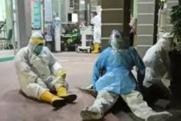 Indonesia Butuh Puluhan Ribu Nakes Atasi Lonjakan Covid-19