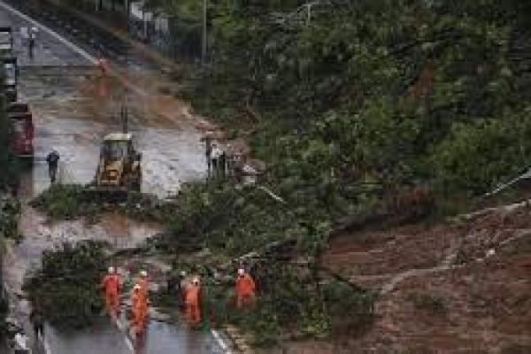 Tanah Longsor Akibat Hujan Lebat Tewaskan 8 Orang di Maharashtra, India