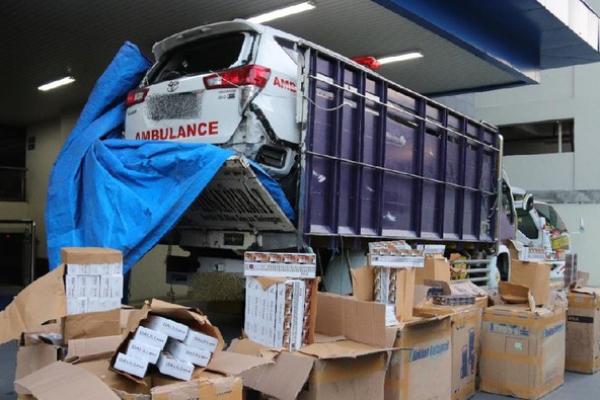Bea Cukai Pergoki Ambulans Rusak Berisi Rokok Ilegal