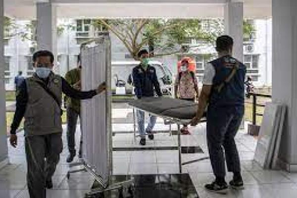 Kasus Covid-19 Meningkat di Luar Jawa