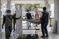 Kasus Covid-19 Meningkat di Luar Jawa