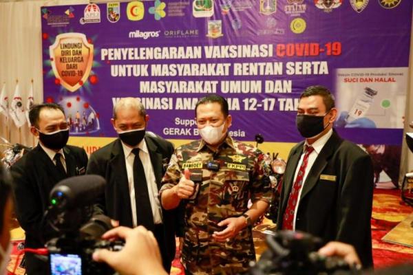 Tutup Pelaksanaan Vaksinasi Pelajar, Bamsoet: Vaksin Aman dan Dijamin Halal