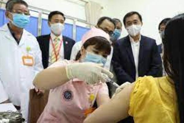 Vietnam Bisa Vaksinasi Covid-19 2 Juta Orang Per Hari
