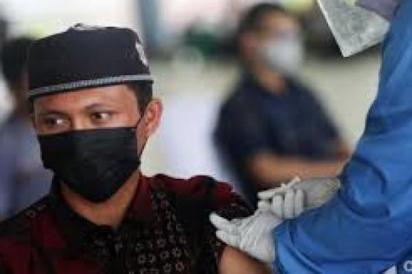  Menag Yaqut Pastikan Vaksinasi Untuk Santri Terus Berjalan 
