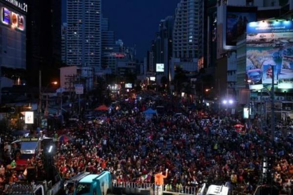 Ribuan Demonstran Tuntut PM Prayut Mundur