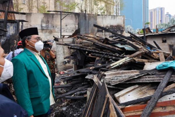 Kunjungi Korban Kebakaran, Gus Jazil: Pemerintah Turunlah ke Sini