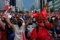 Desak Pengunduran Diri PM Prayut, Ribuan Massa Turun ke Jalan 