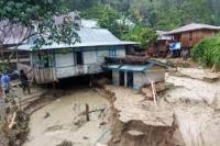 Banjir Menghanyutkan Puluhan Rumah di Mamasa