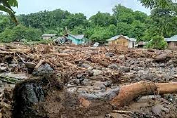  Tim SAR Kerahkan Tiga Alat Berat Cari Korban Hilang Banjir Ngada