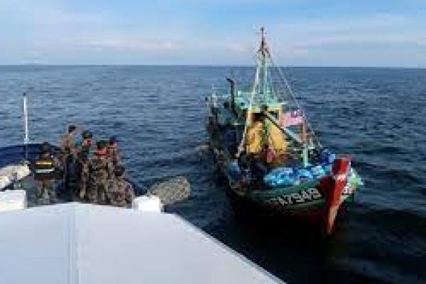 Kapal Ilegal Berbendera Malaysia Ditangkap di Selat Malaka