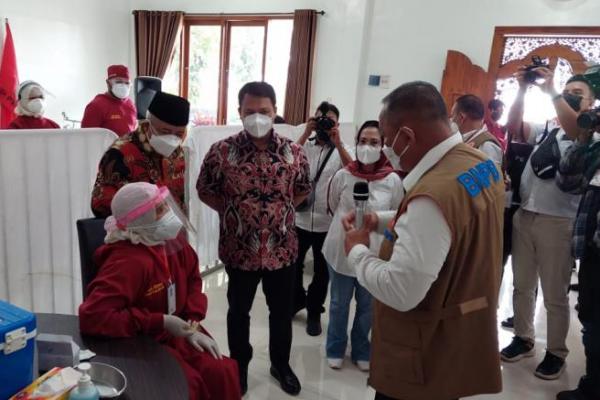 Adakan Vaksinasi di Malang, Basarah: Covid-19 Bisa Diatasi Dengan Masker dan Vaksinasi