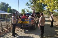 Kesulitan Transportasi, Polisi Jemput Warga di Perbatasan Timor Leste untuk Divaksin