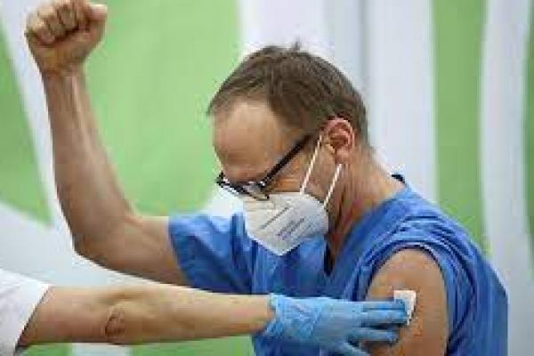 Tolak Vaksinasi Covid-19, Pencari Kerja Austria Dipotong Tunjangan