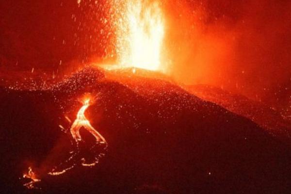 Pejabat Spanyol Khawatir Hujan Asam akan Sirami Kepulauan Canary