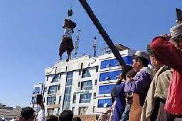 Taliban Gantung Mayat Penculik di Alun-Alun