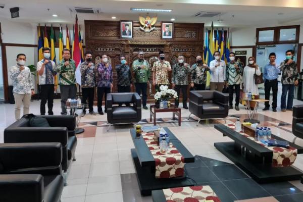 Gandeng Unair, Gus Jazil: Pesantren Perlu Dibekali Pendidikan Vokasi 