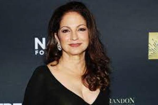 Penyanyi Gloria Estefan Ceritakan Pelecehan Seksual Saat Anak-Anak 