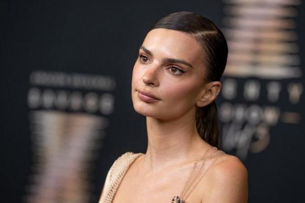 Emily Ratajkowski Alami Pelecehan Seksual di Lokasi Syuting